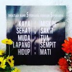Wall decor rumah sofa ukuran 25 x 25 motif 2055